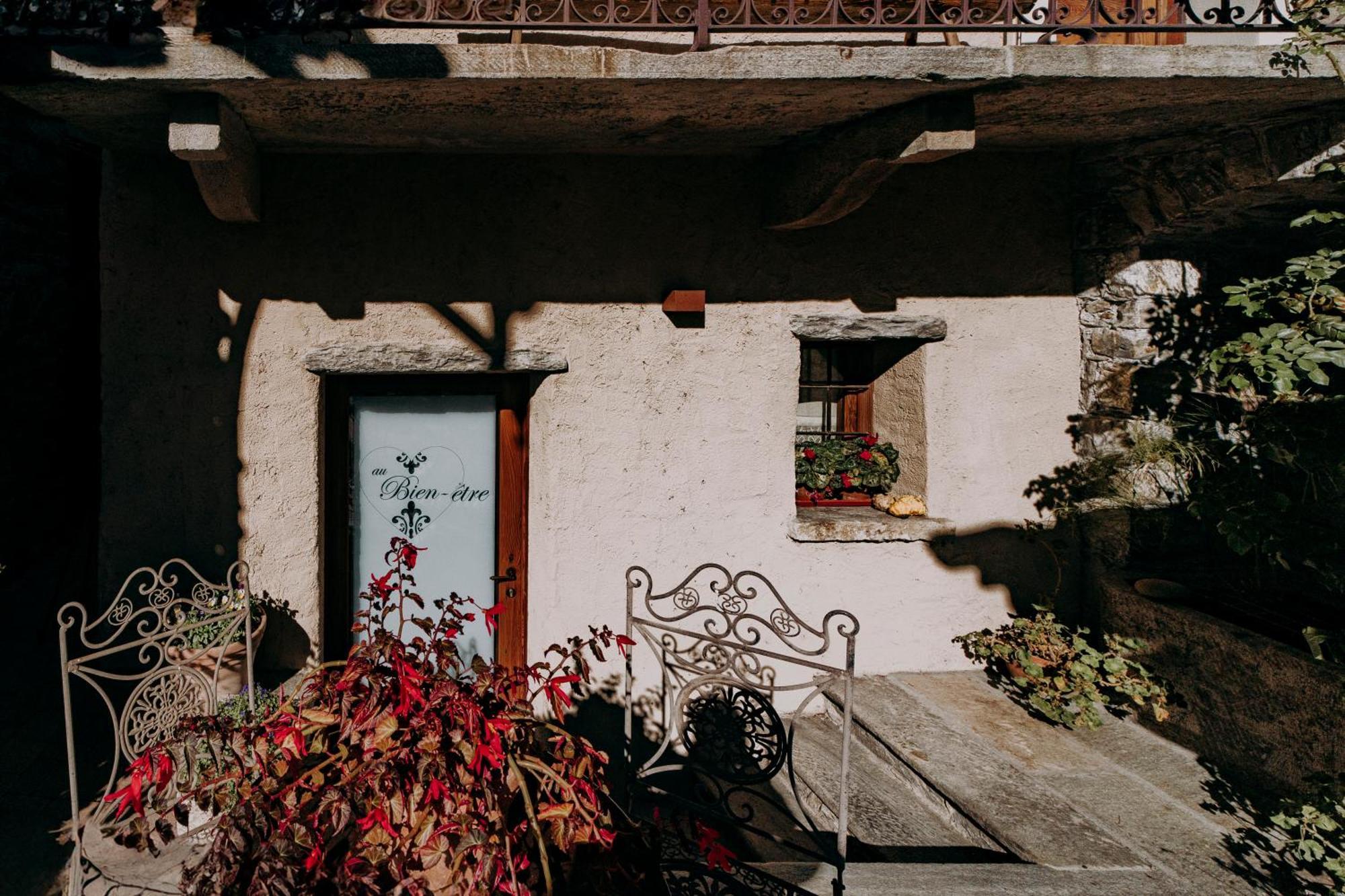 Au Coeur Du Village Chambres D'Hotes & Spa Arnad Zewnętrze zdjęcie